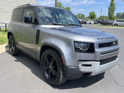 Certified 2023 Land Rover Defender 90 SE image 10