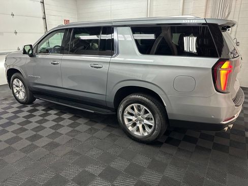 Used 2025 Chevrolet Suburban Premier AWD/4WD image 6