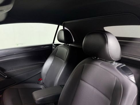 Used 2019 Volkswagen Beetle 2.0T SE FWD image 17