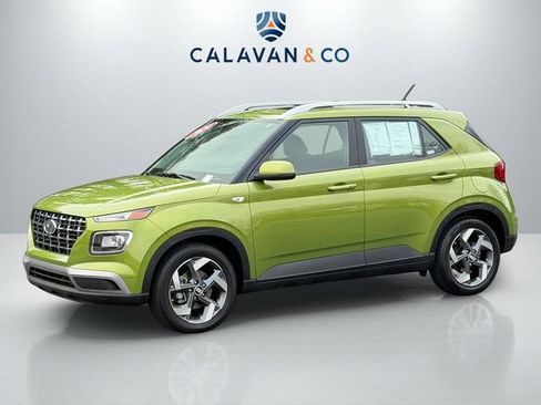Used 2024 Hyundai Venue SEL image 3