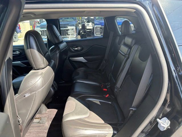 Used 2018 Jeep Cherokee Latitude Plus w/ Cold Weather Group AWD/4WD image 44