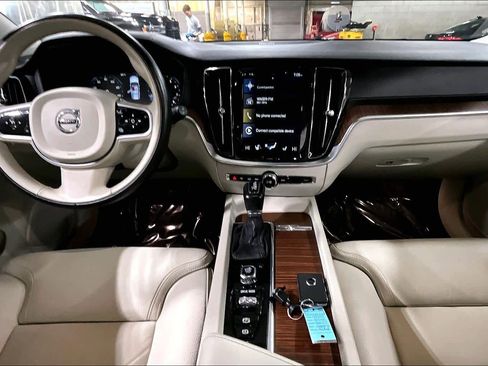 Used 2020 Volvo V60 T5 Cross Country w/ Protection Package image 16