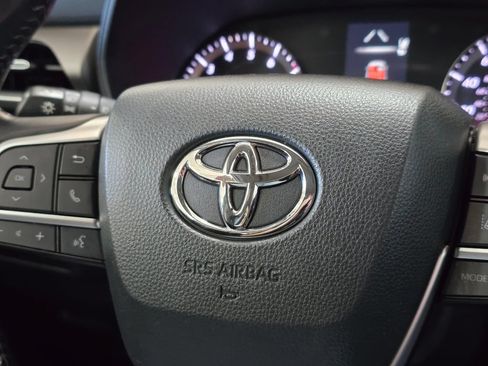 Used 2022 Toyota Highlander LE AWD/4WD image 21