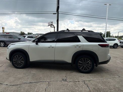 Used 2024 Nissan Pathfinder SL w/ SL Premium Package FWD image 8