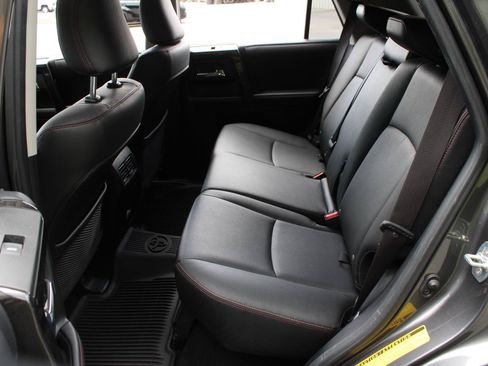 Used 2023 Toyota 4Runner TRD Off-Road Premium w/ Moonroof Package AWD/4WD image 17