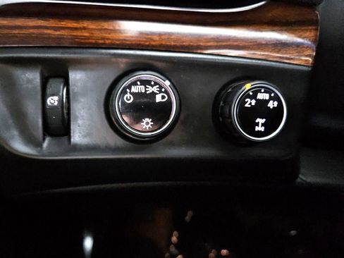 Used 2015 Cadillac Escalade ESV Luxury image 25