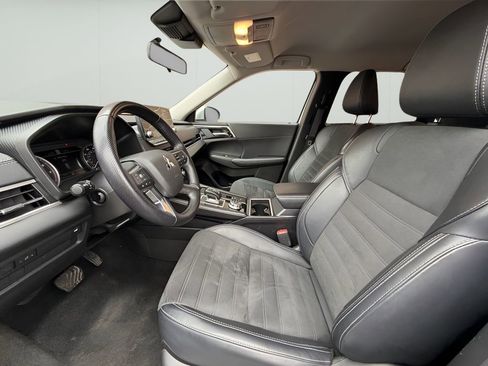 Used 2024 Mitsubishi Outlander SE image 10