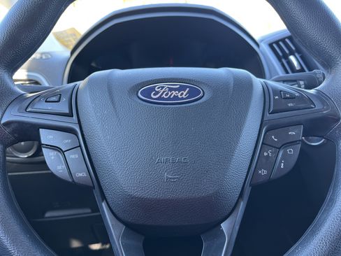 Used 2020 Ford Edge SE image 12