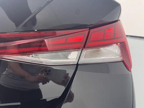 Used 2023 Hyundai Elantra Limited FWD image 7