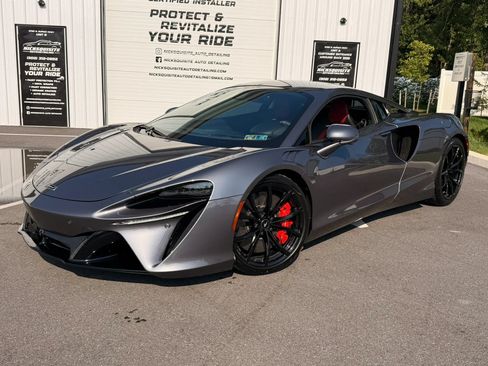 Used 2023 McLaren Artura RWD image 28
