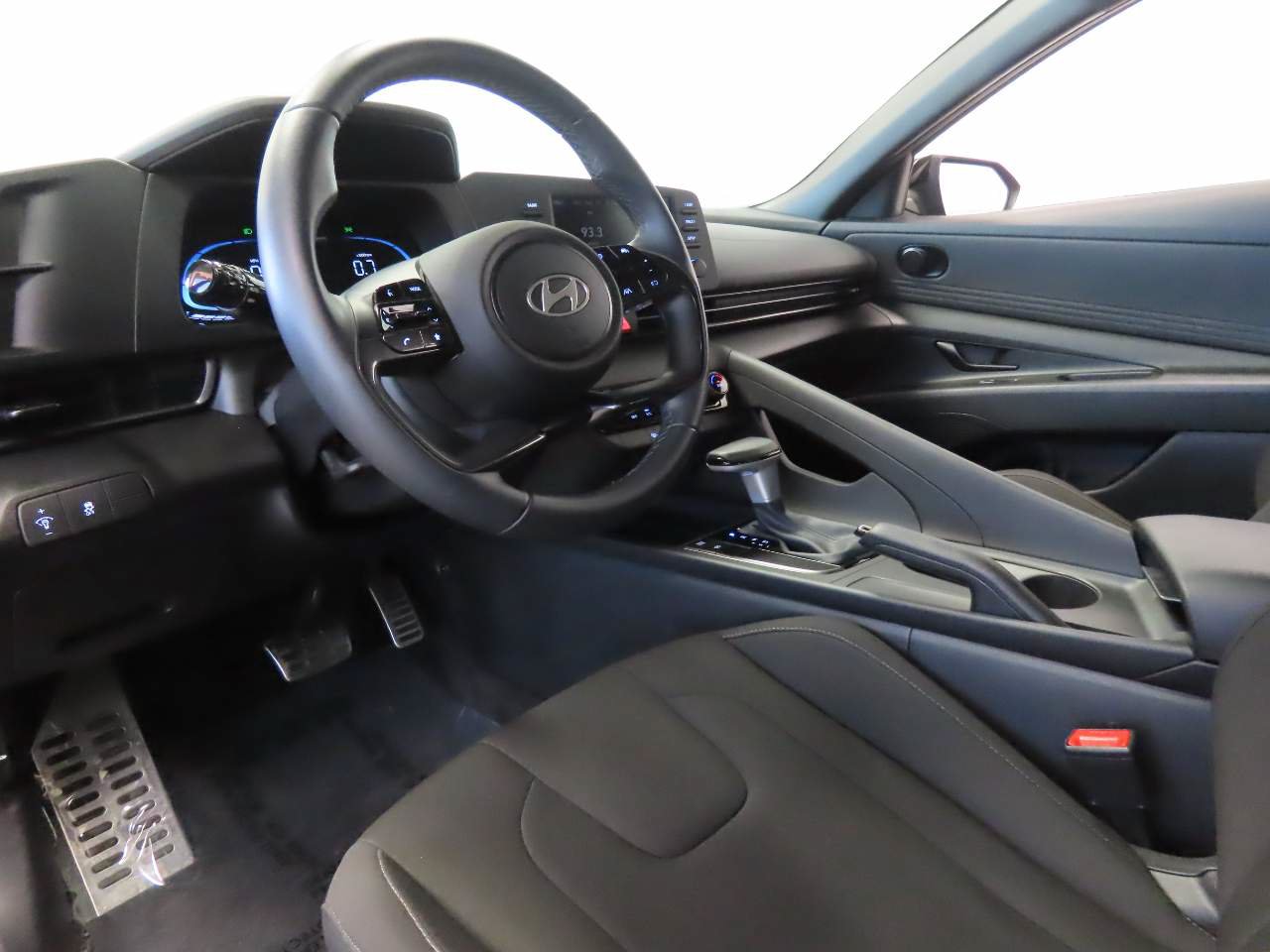 Used 2026 Hyundai Elantra Sport FWD image 8