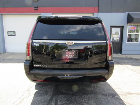 Used 2017 Cadillac Escalade ESV Luxury image 11