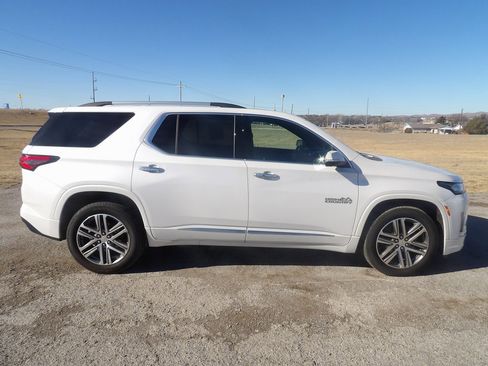 Used 2022 Chevrolet Traverse High Country w/ LPO, Floor Liner Package image 5