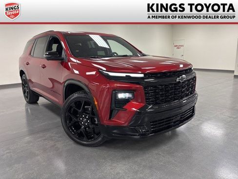 Used 2024 Chevrolet Traverse RS image 1