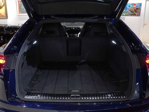 Used 2020 Lamborghini Urus AWD/4WD image 9