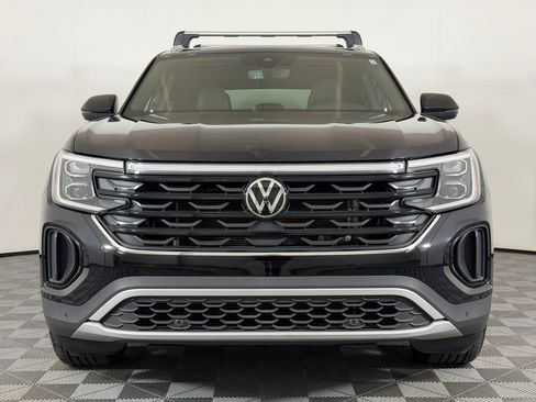 Used 2024 Volkswagen Atlas Cross Sport SE w/ Panoramic Sunroof Package FWD image 6