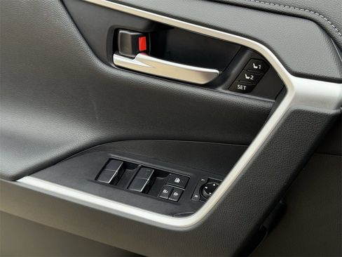 Used 2021 Toyota RAV4 Limited image 21