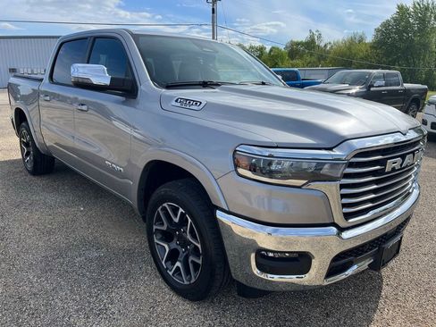 Used 2025 RAM 1500 Laramie AWD/4WD image 9