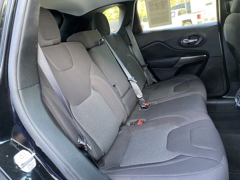 Used 2020 Jeep Cherokee Latitude FWD image 33