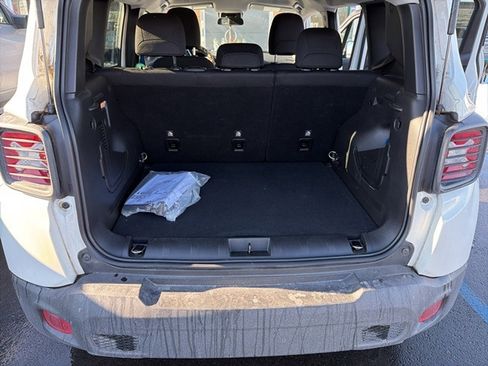 Used 2021 Jeep Renegade Latitude image 4