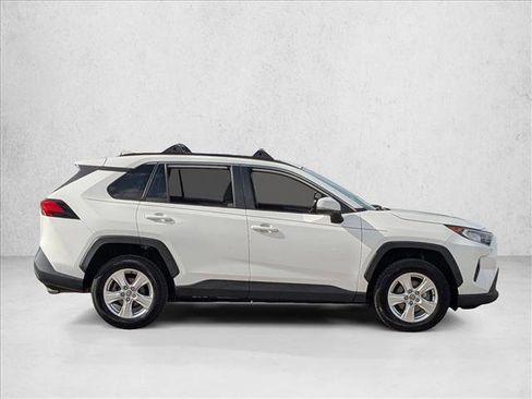Used 2021 Toyota RAV4 XLE w/ Convenience Package image 4