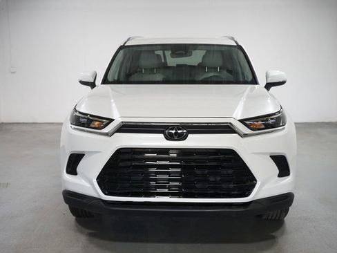 Certified 2024 Toyota Grand Highlander XLE image 2