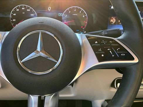 Used 2026 Mercedes-Benz GLB 250 4MATIC image 21