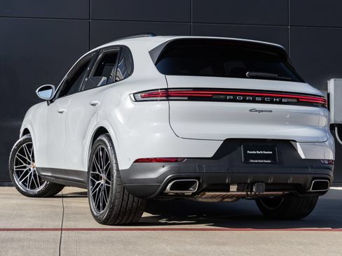Certified 2026 Porsche Cayenne AWD/4WD image 3