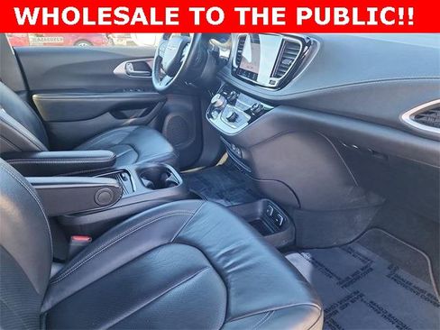 Used 2021 Chrysler Pacifica Touring-L w/ S Appearance Package image 17