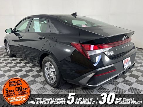 Used 2024 Hyundai Elantra SE FWD image 6