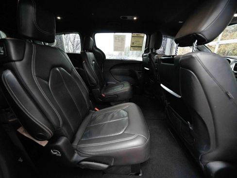Used 2020 Chrysler Pacifica Touring-L Plus w/ Advanced Safetytec Group image 25