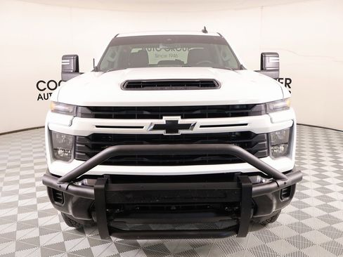 Used 2024 Chevrolet Silverado 2500 Custom w/ Custom Value Package image 8