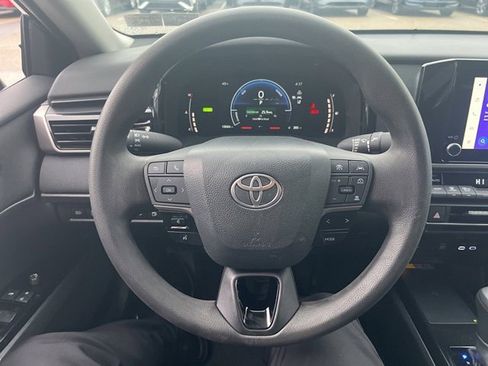 Used 2025 Toyota Camry LE image 8