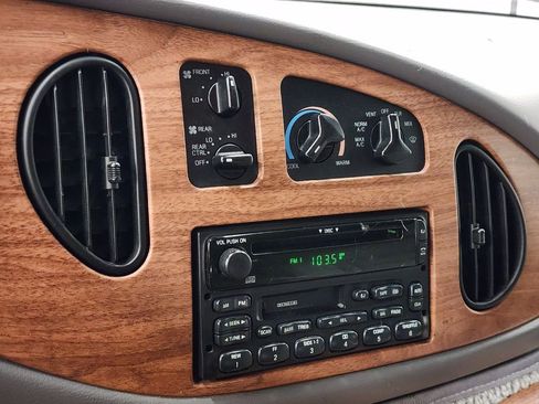 Used 1999 Ford E-150 and Econoline 150 image 24