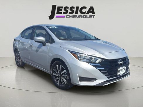 Used 2025 Nissan Versa SV image 1