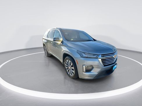 Used 2023 Chevrolet Traverse Premier image 2