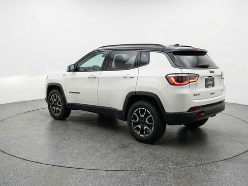 Used 2025 Jeep Compass Trailhawk AWD/4WD image 6