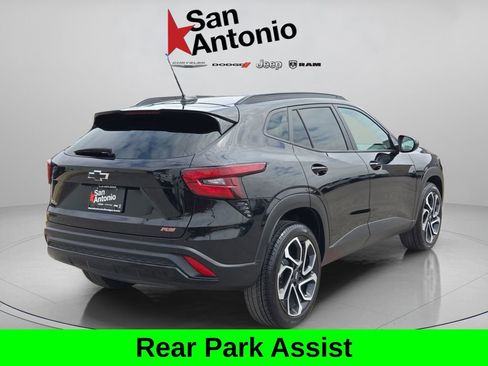 Used 2025 Chevrolet Trax RS w/ Sunroof Package image 8