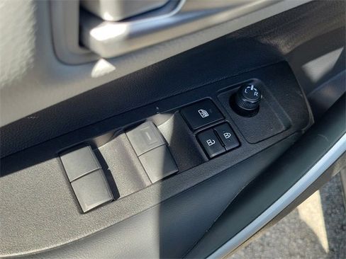 Used 2025 Toyota Corolla SE image 12