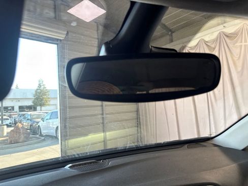 Used 2023 Chrysler Pacifica Touring-L FWD image 24
