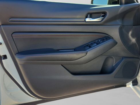 Used 2021 Nissan Altima 2.5 SR w/ SR Premium Package image 17