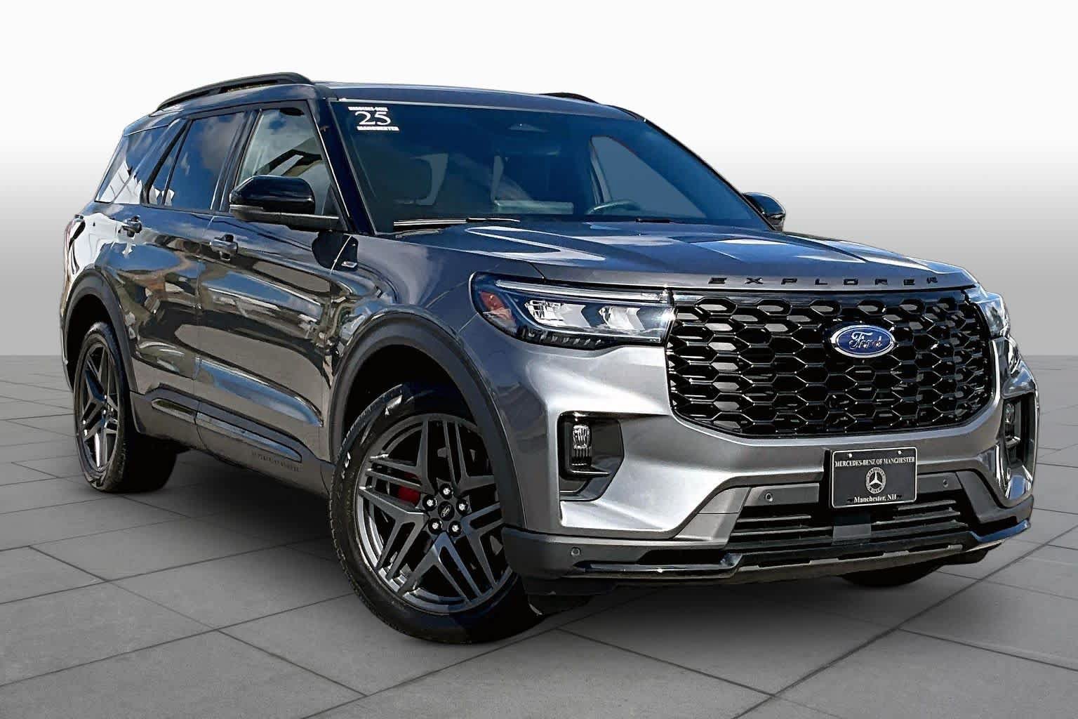 Used 2025 Ford Explorer ST-Line w/ Premium Package AWD/4WD image 3