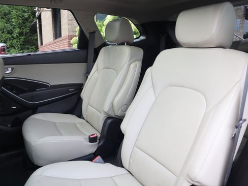 Used 2019 Hyundai Santa Fe XL FWD image 30