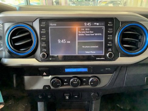 Used 2022 Toyota Tacoma TRD Off-Road image 20