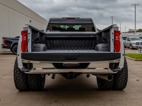 Used 2026 Chevrolet Silverado 3500 LT w/ Convenience Package image 9