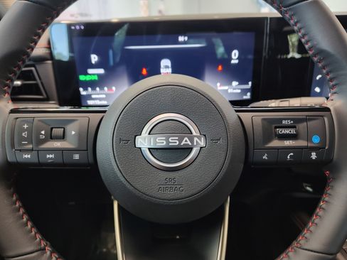 Used 2025 Nissan Kicks SR FWD image 18