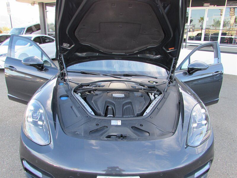 Used 2018 Porsche Panamera image 35