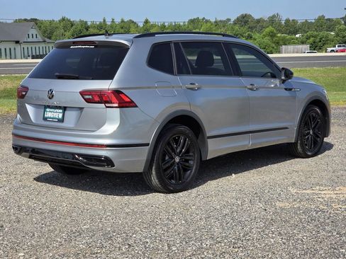 Used 2022 Volkswagen Tiguan SE R-Line FWD image 6