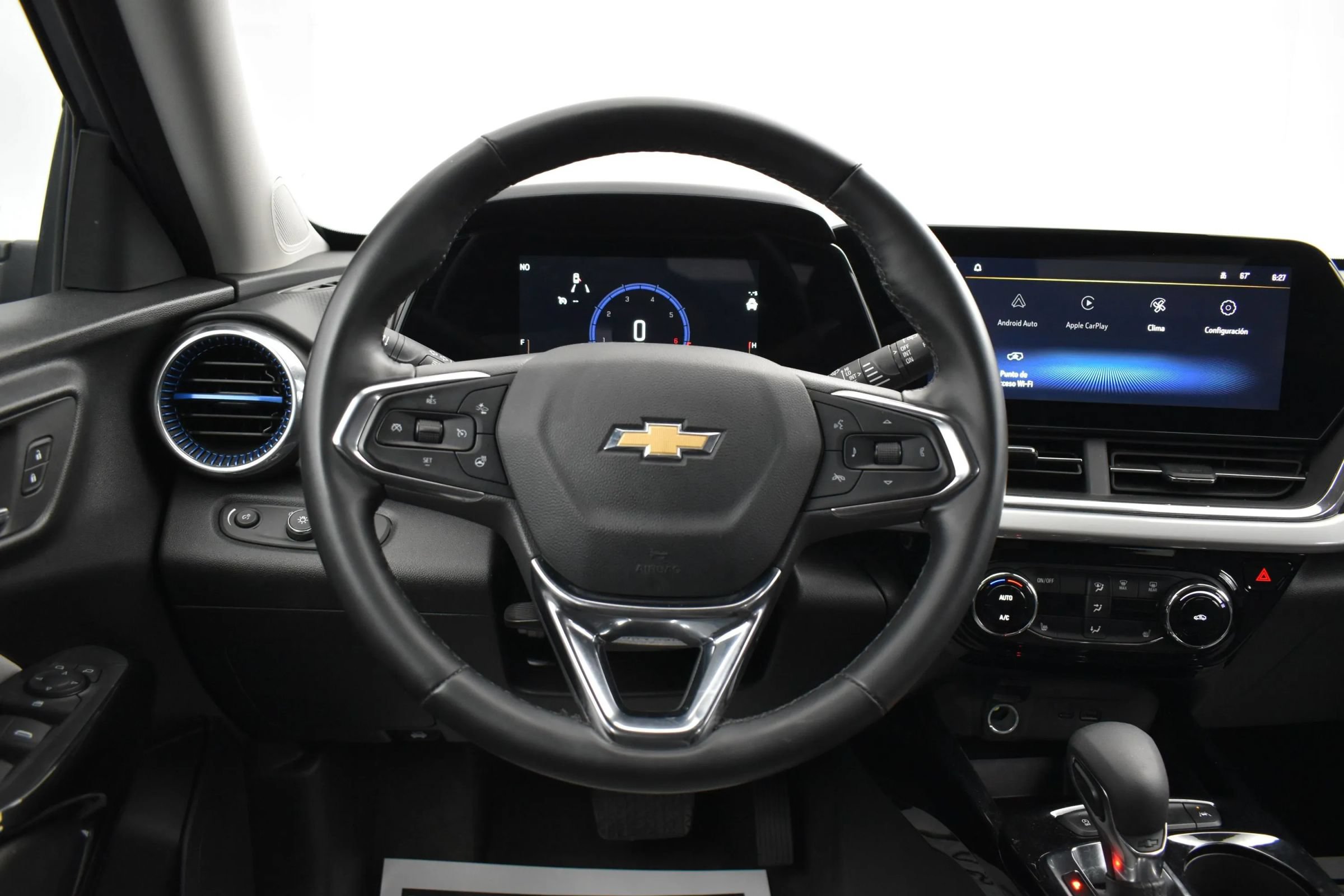 Used 2025 Chevrolet Trax LT w/ LT Convenience Package FWD image 20