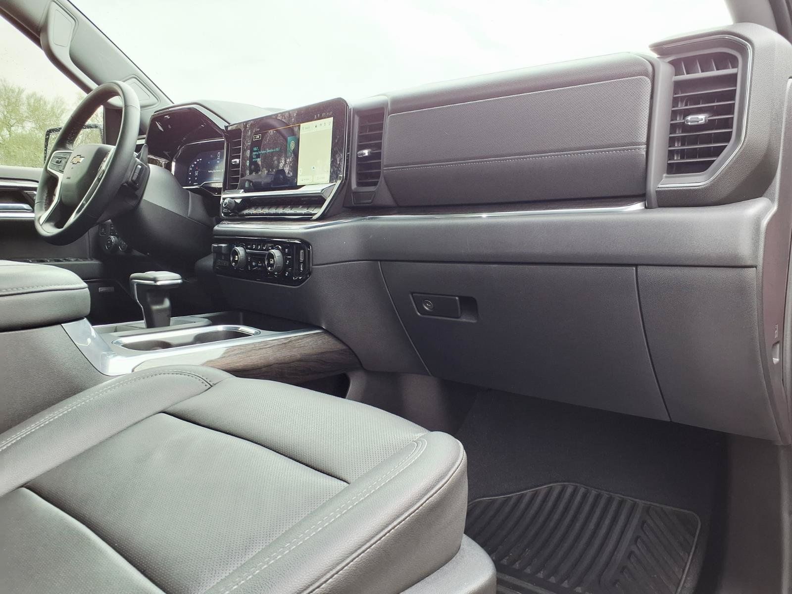 Used 2023 Chevrolet Silverado 1500 LTZ w/ LTZ Premium Package AWD/4WD image 12